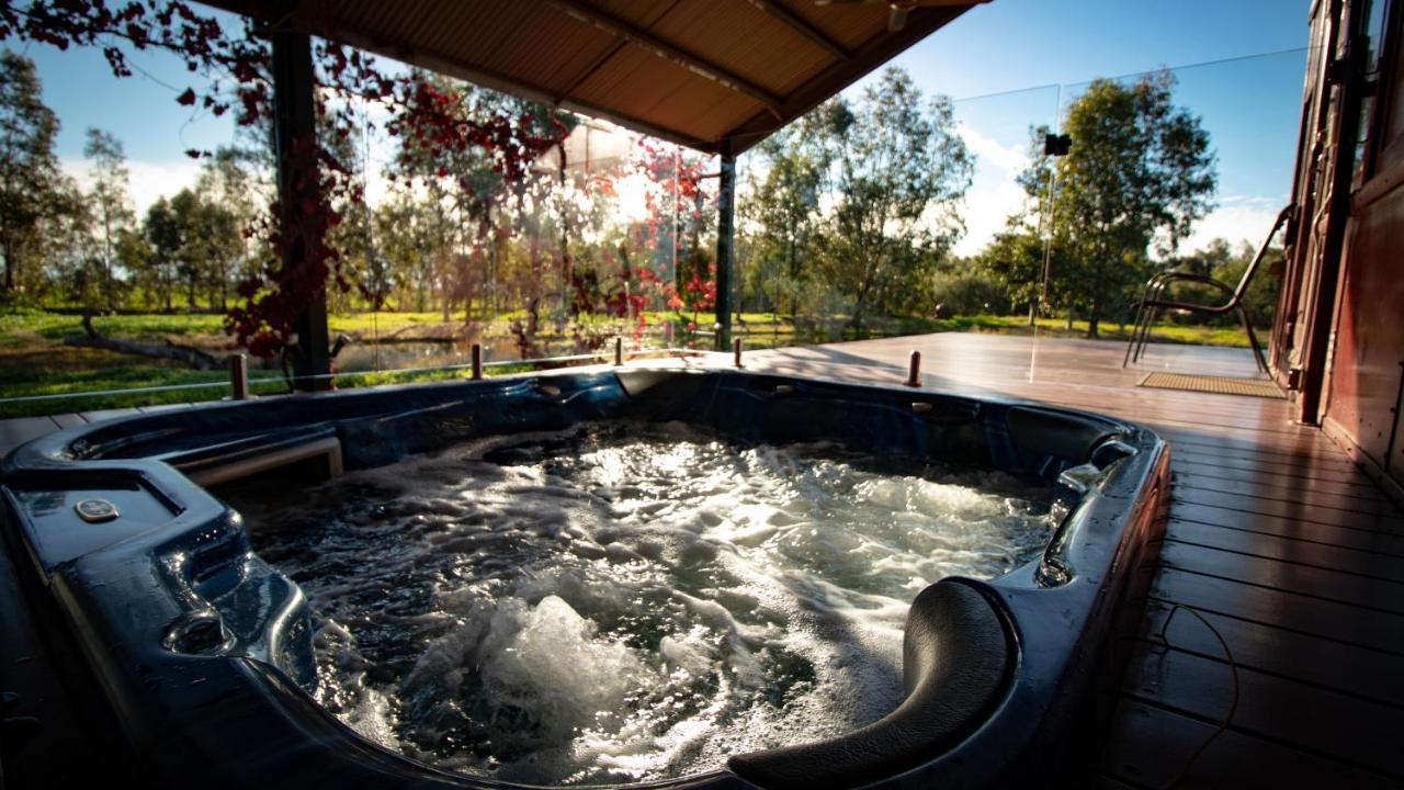 Carriages Spa Retreat 伊丘卡 外观 照片